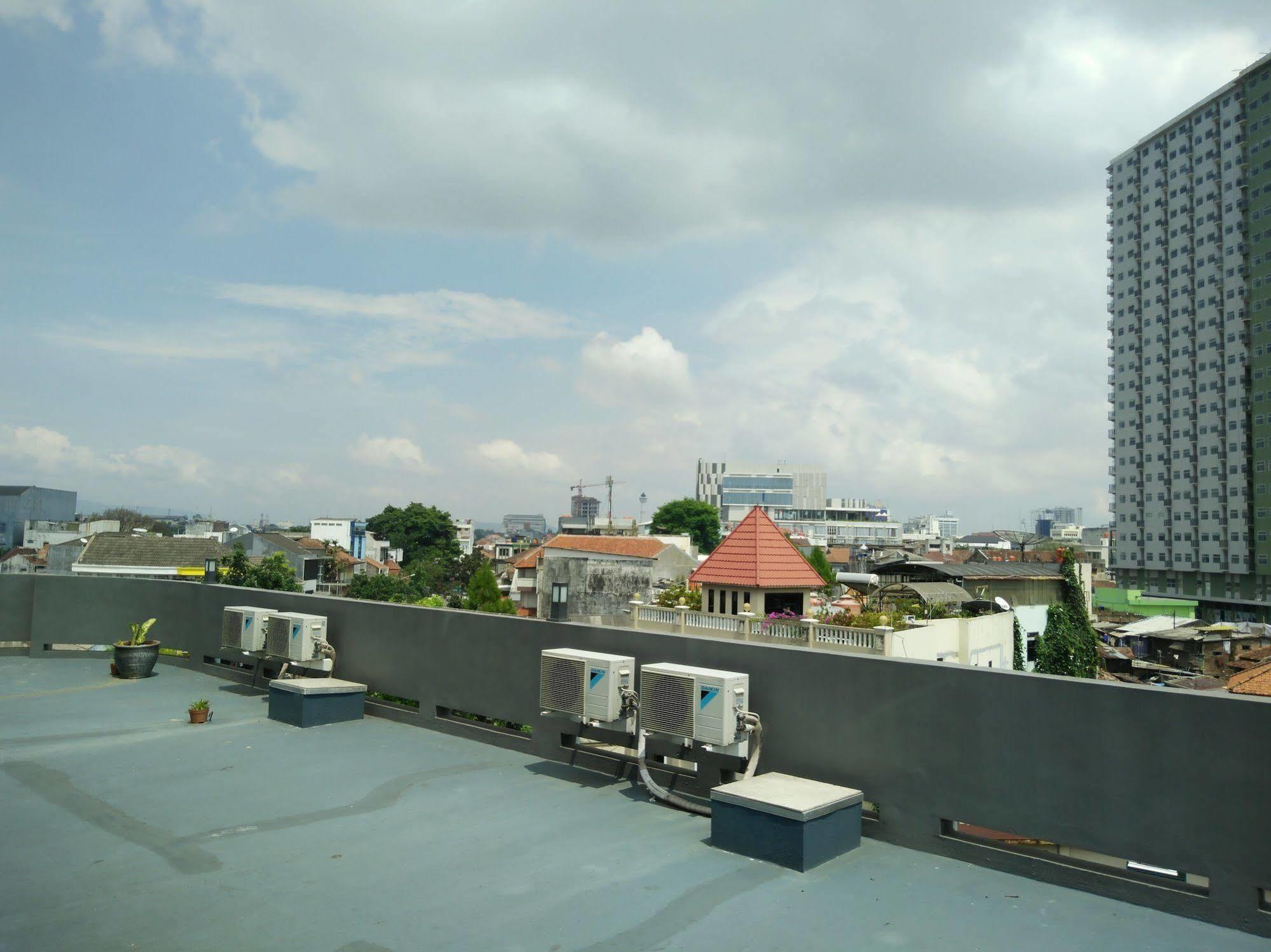 Sentra Inn Bandung Extérieur photo